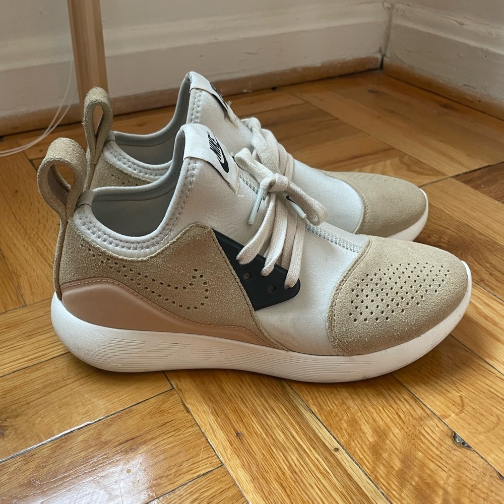 Women’s Nike Lunar Charge Premium 'Mushroom' Tan Size 7